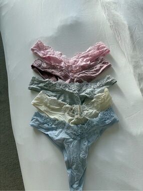 Skims Fits Everybody Limited Edition Lace-Trim Dipped Thong Panty - Pastel Mix